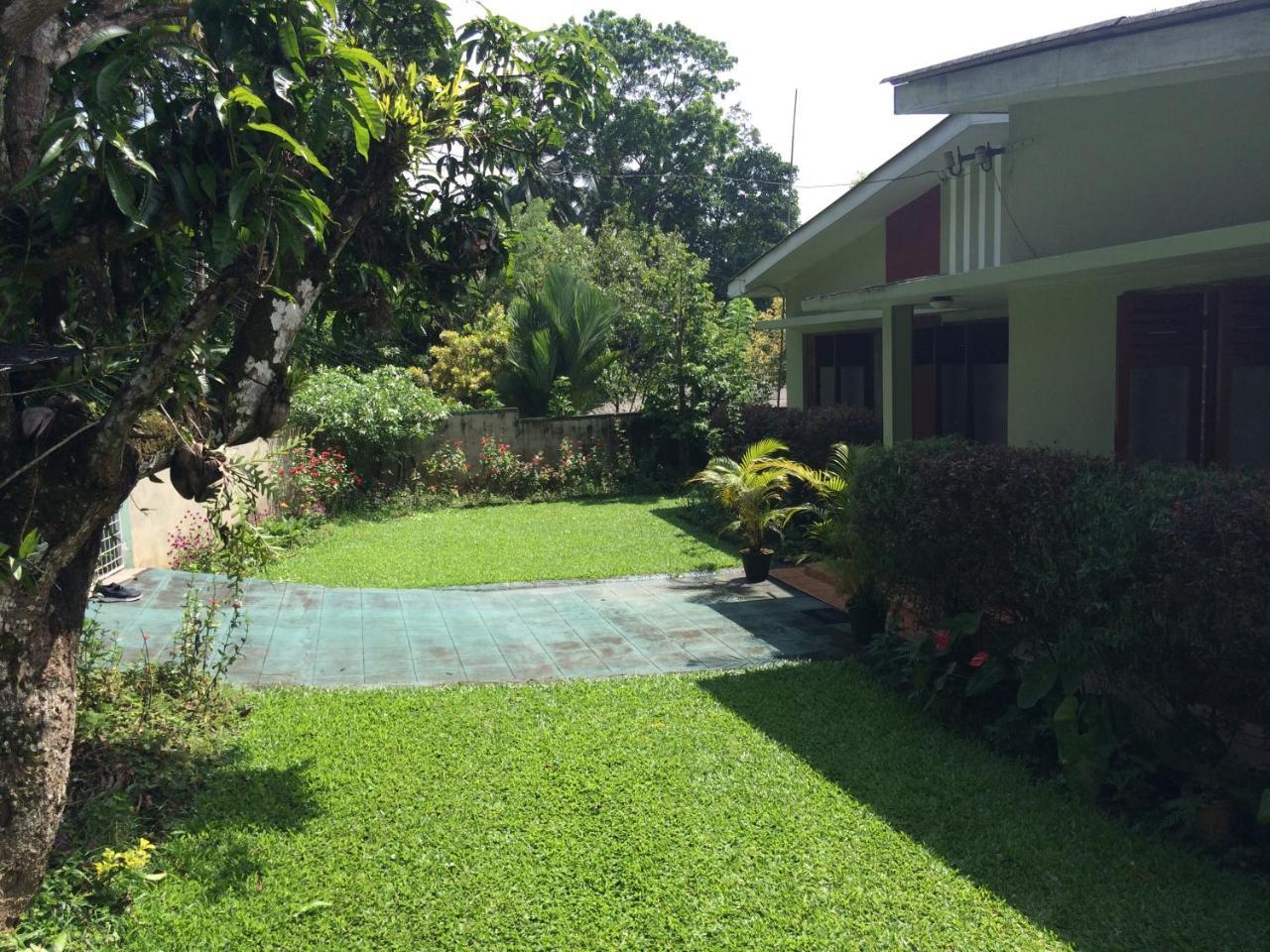 Appartement Jayawimana à Kandy Extérieur photo